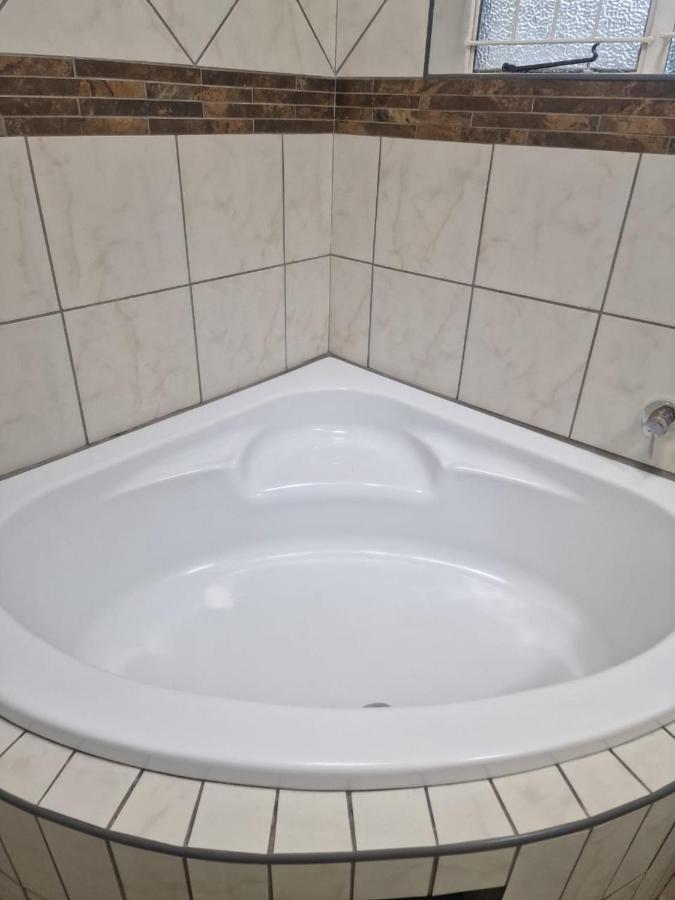 Pinto City Motel Kempton Park Bagian luar foto