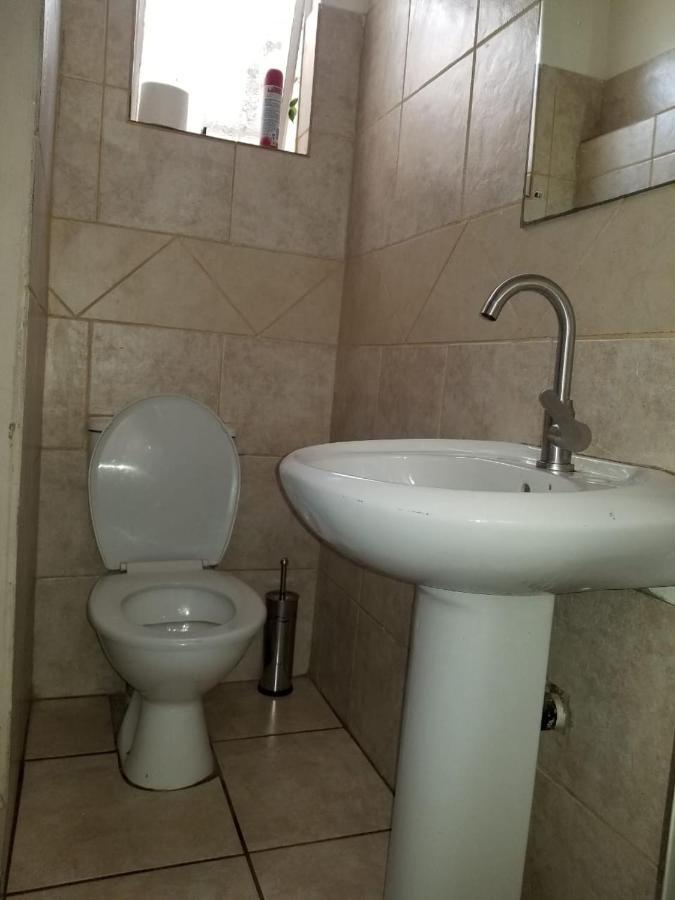 Pinto City Motel Kempton Park Bagian luar foto